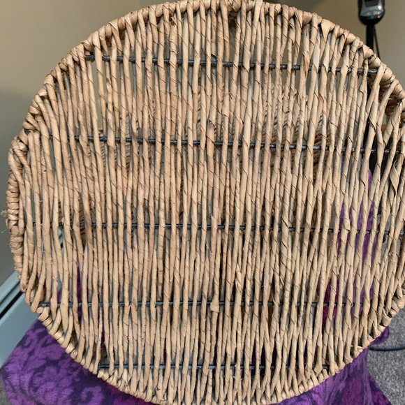 VINTAGE METAL FRAMED ROUND WOVEN  BASKET  WITH LID 13" DIAMETER 7" DEEP - Picture 5 of 6